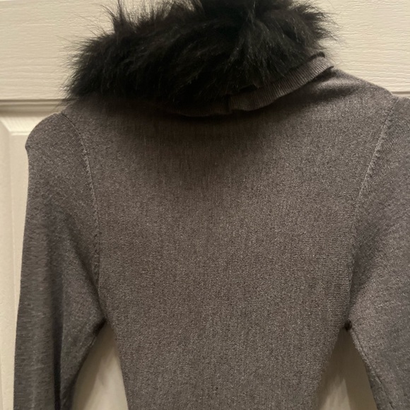 FRANCO D WOMEN'S GRAY RUFFLE FRONT CARDIGAN WITH DETACHABLE FAUX FUR- SM/MED - Picture 6 of 7